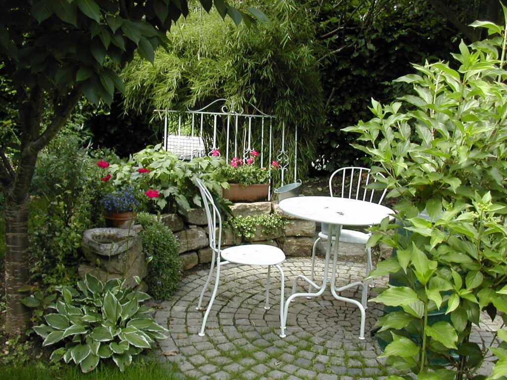 Hardscape ideas for small backyards - Build a patio